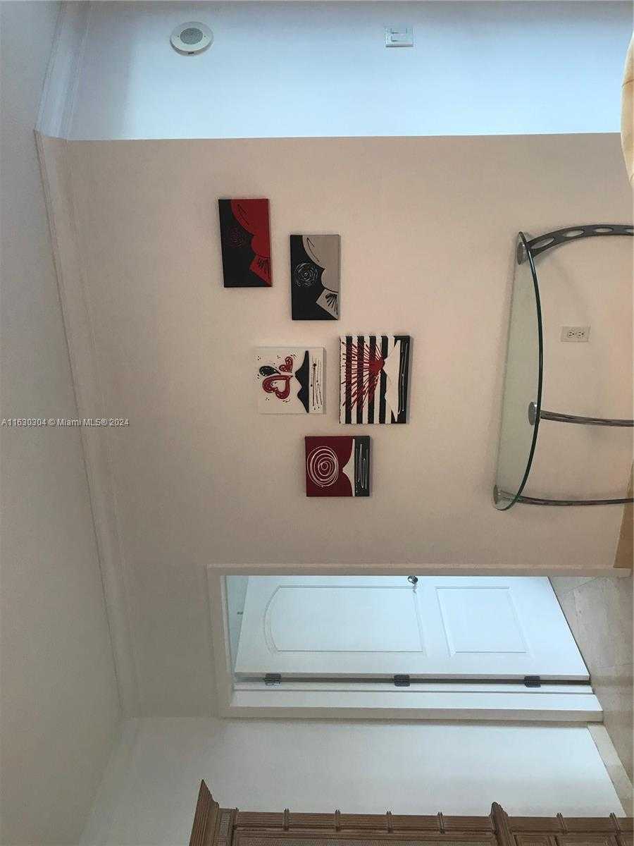 Small Image of 110 WASHINGTON AVE #1614, Miami Beach Number 3