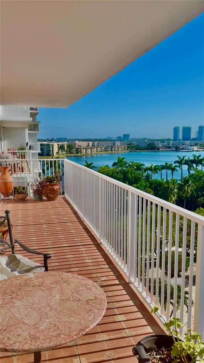 Small Image of 2851 NORTH EAST 183RD ST #802E, Aventura Number 4