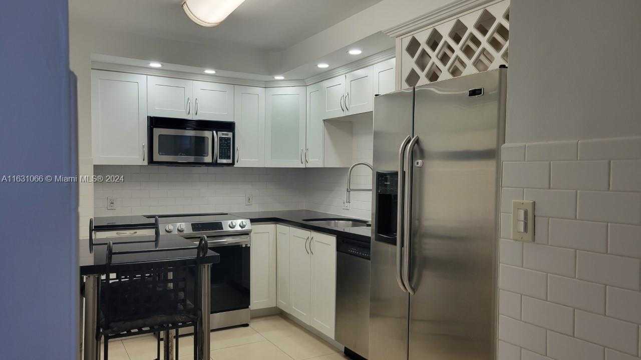 Small Image of 20100 WEST COUNTRY CLUB DR #404, Aventura Number 2