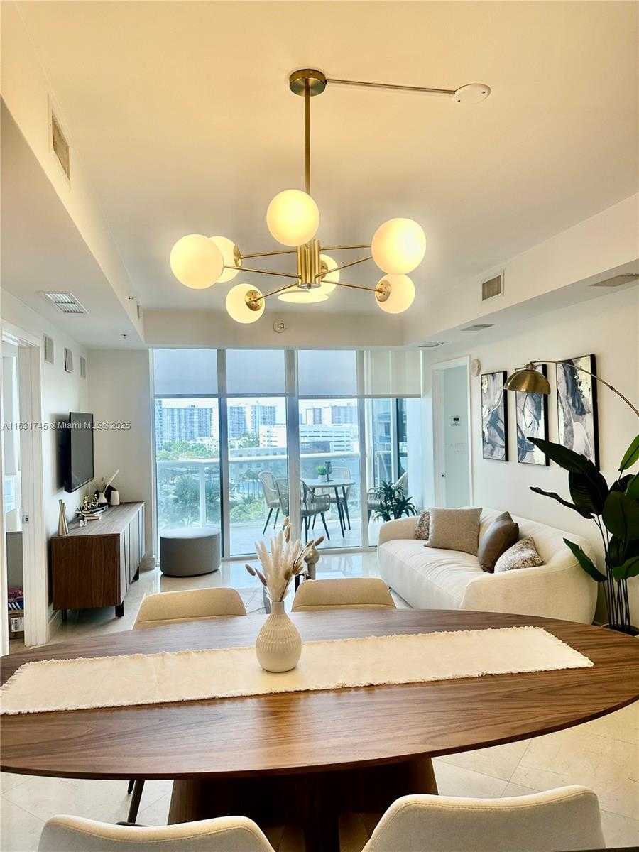 Small Image of Trump Royale, 18201 Collins Ave, Sunny Isles Beach, FL 33160, USA Number 19