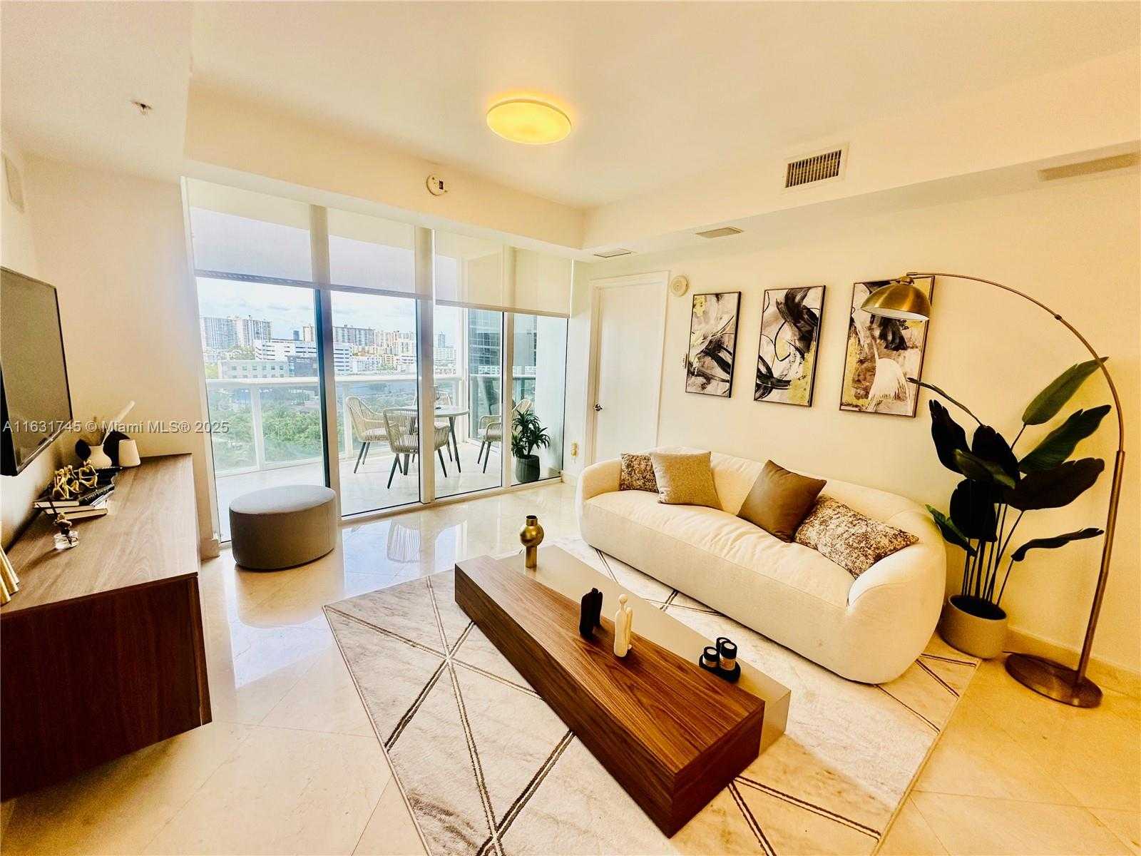 Small Image of Trump Royale, 18201 Collins Ave, Sunny Isles Beach, FL 33160, USA Number 7