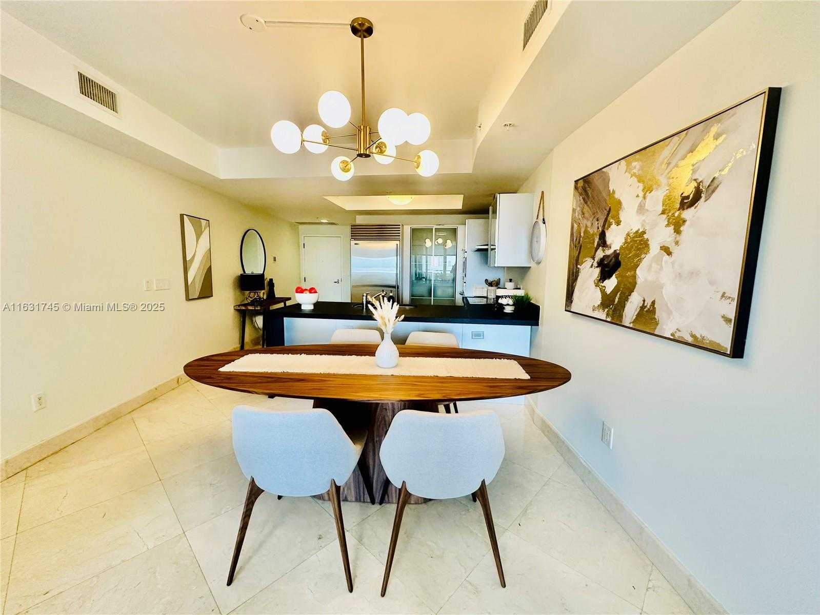 Small Image of Trump Royale, 18201 Collins Ave, Sunny Isles Beach, FL 33160, USA Number 8