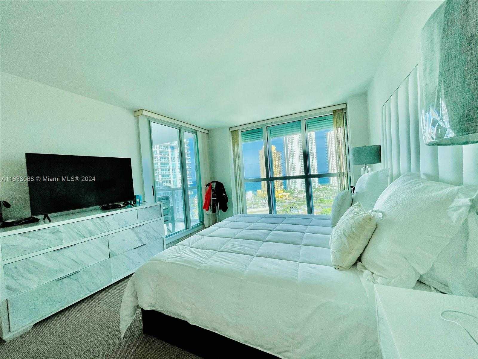 Small Image of 16500 #1652, Sunny Isles Beach Number 15