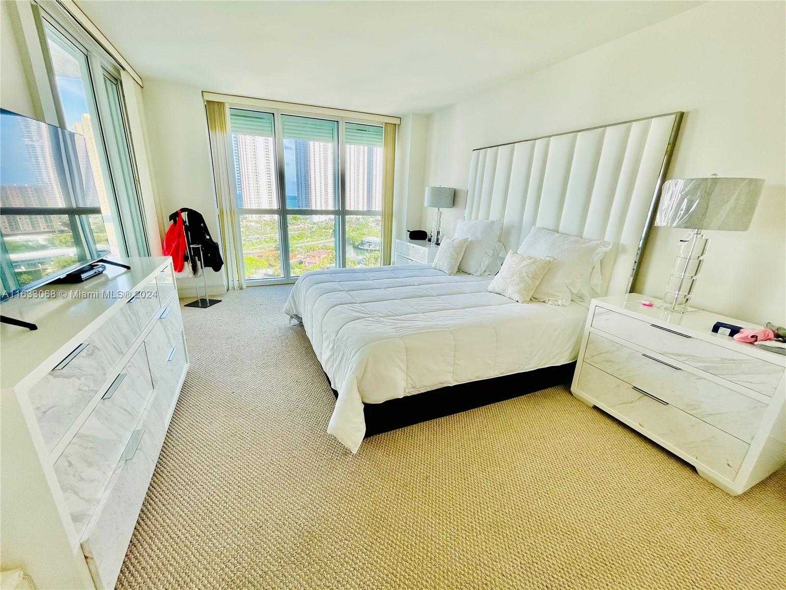 Small Image of 16500 #1652, Sunny Isles Beach Number 16