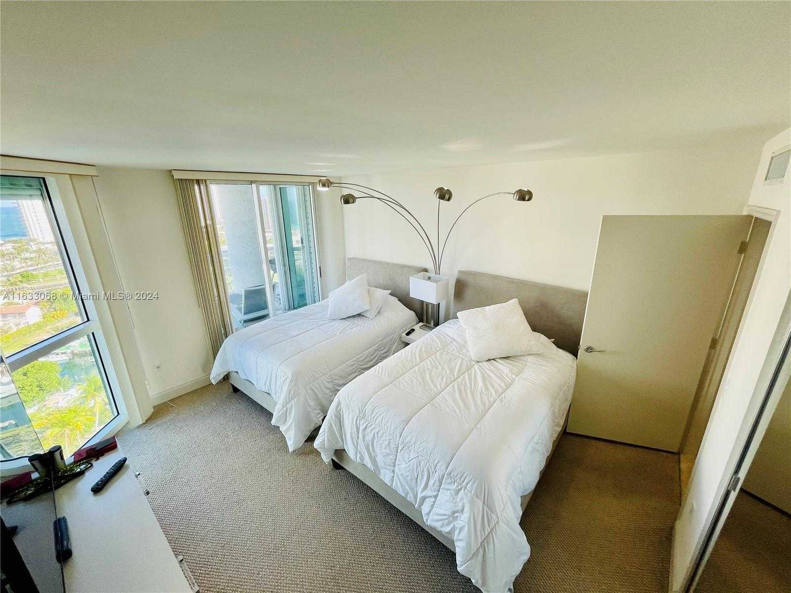 Small Image of 16500 #1652, Sunny Isles Beach Number 18