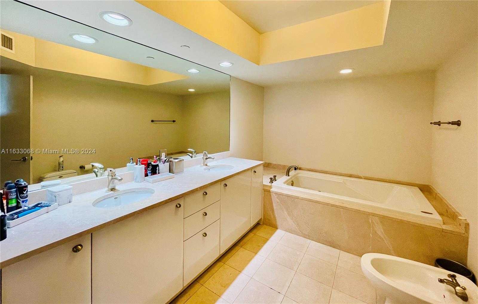 Small Image of 16500 #1652, Sunny Isles Beach Number 22