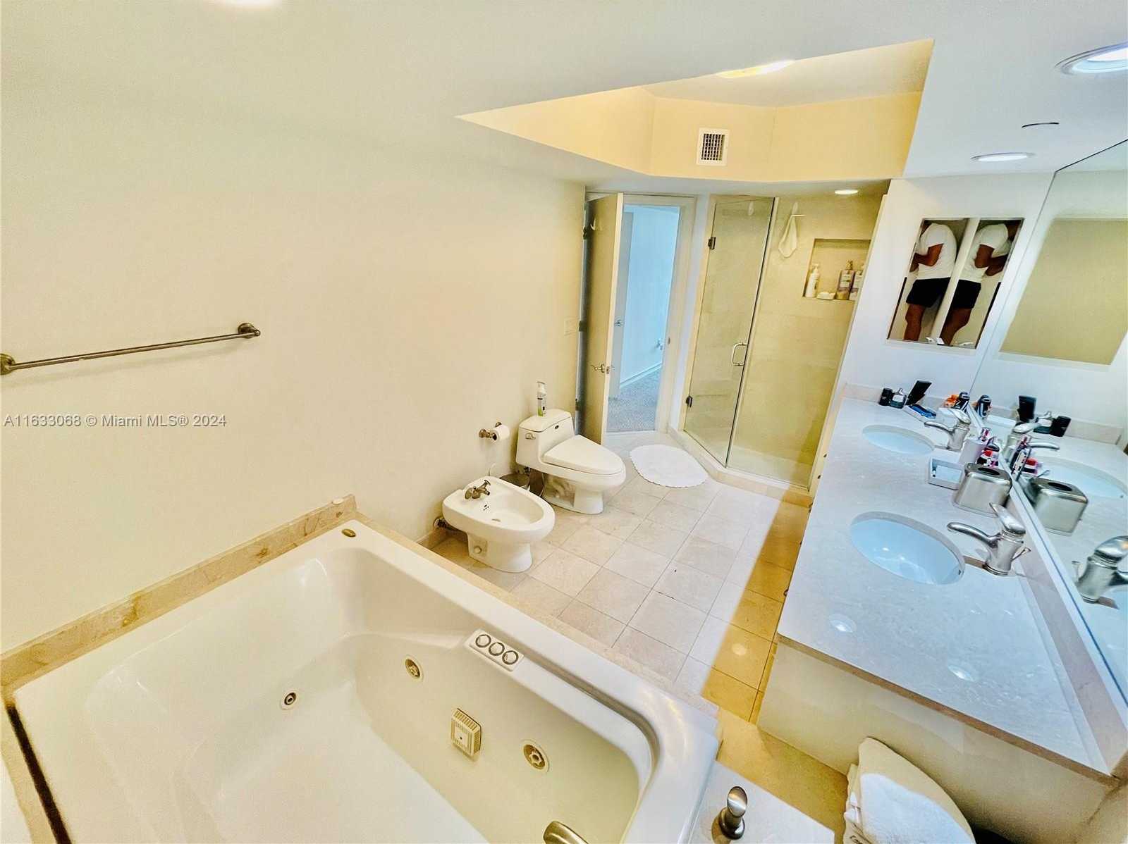 Small Image of 16500 #1652, Sunny Isles Beach Number 23