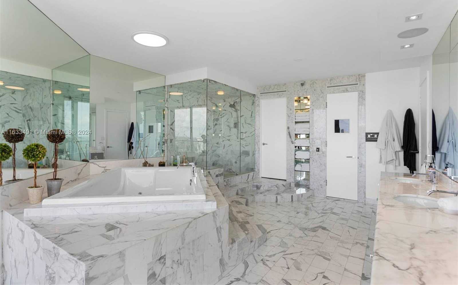 Small Image of 19500 TURNBERRY WAY #27-AB, Aventura Number 27