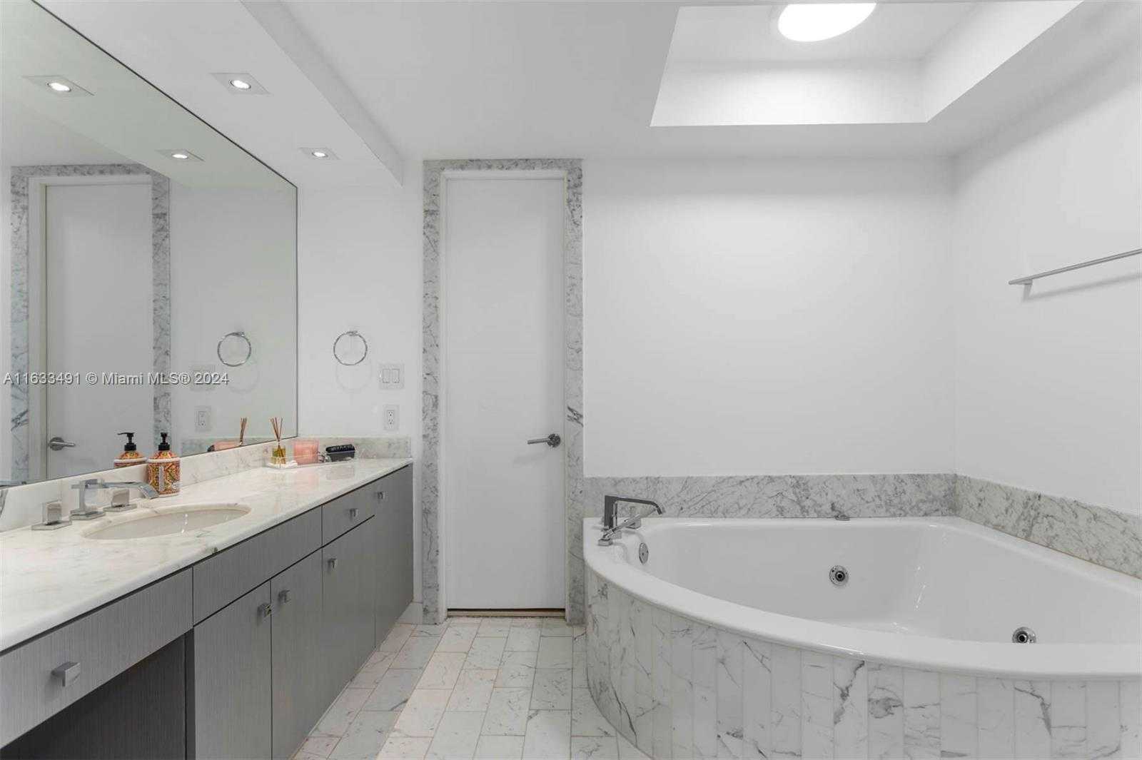 Small Image of 19500 TURNBERRY WAY #27-AB, Aventura Number 32