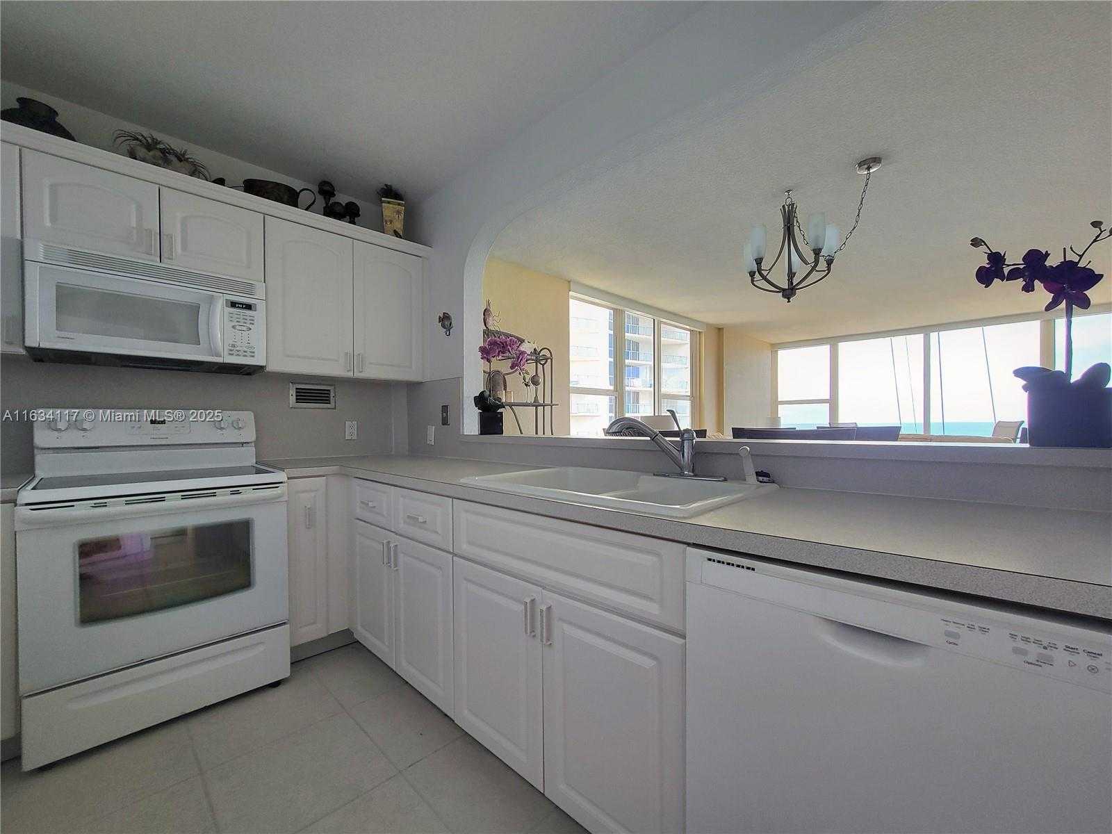 Small Image of 3505 SOUTH OCEAN DR #1406, Hollywood Number 6
