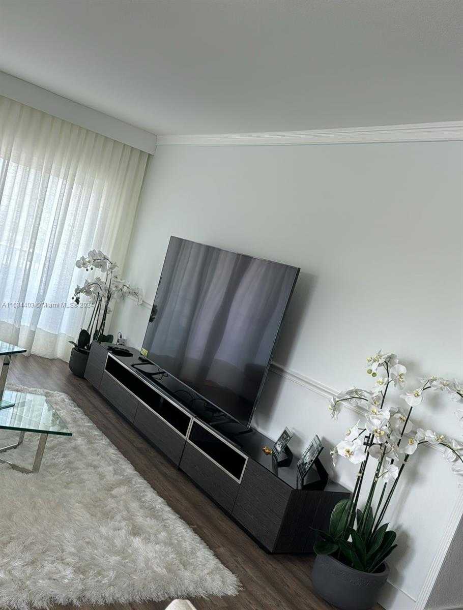 Small Image of 500 BAYVIEW DR #1021, Sunny Isles Beach Number 11