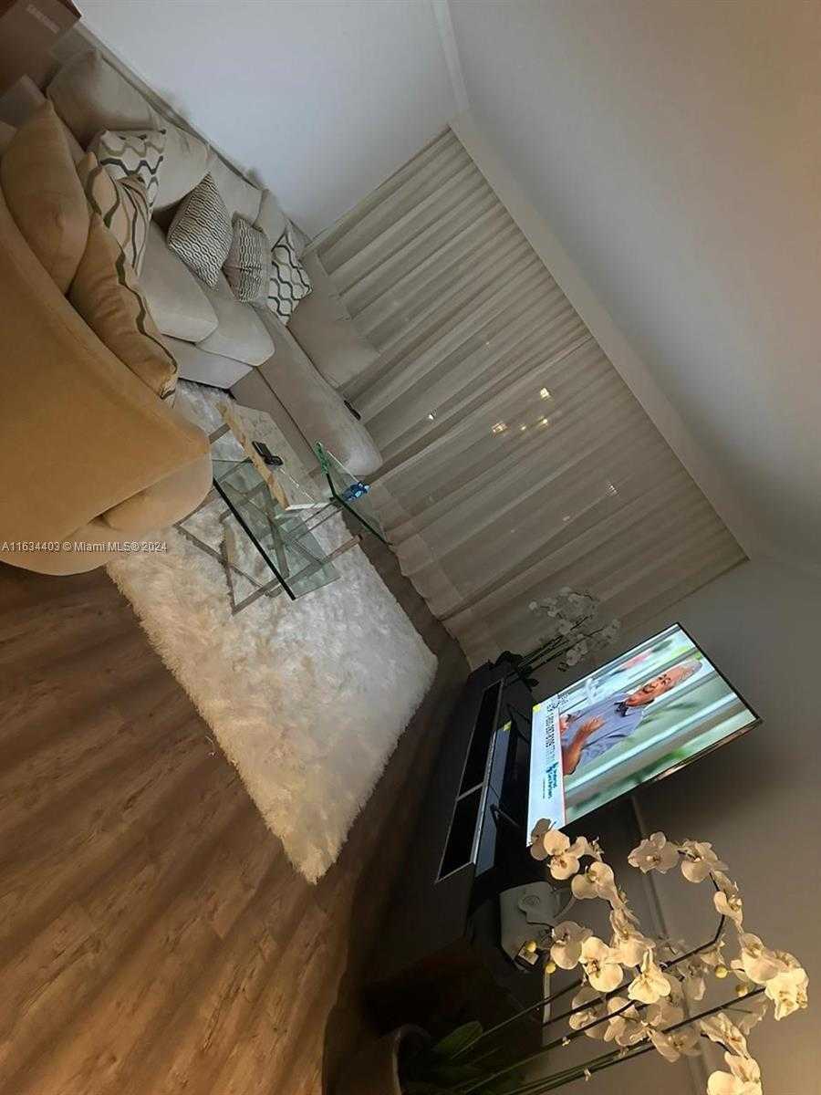 Small Image of 500 BAYVIEW DR #1021, Sunny Isles Beach Number 12