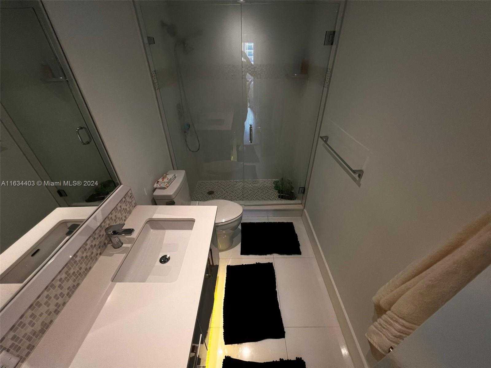 Small Image of 500 BAYVIEW DR #1021, Sunny Isles Beach Number 14