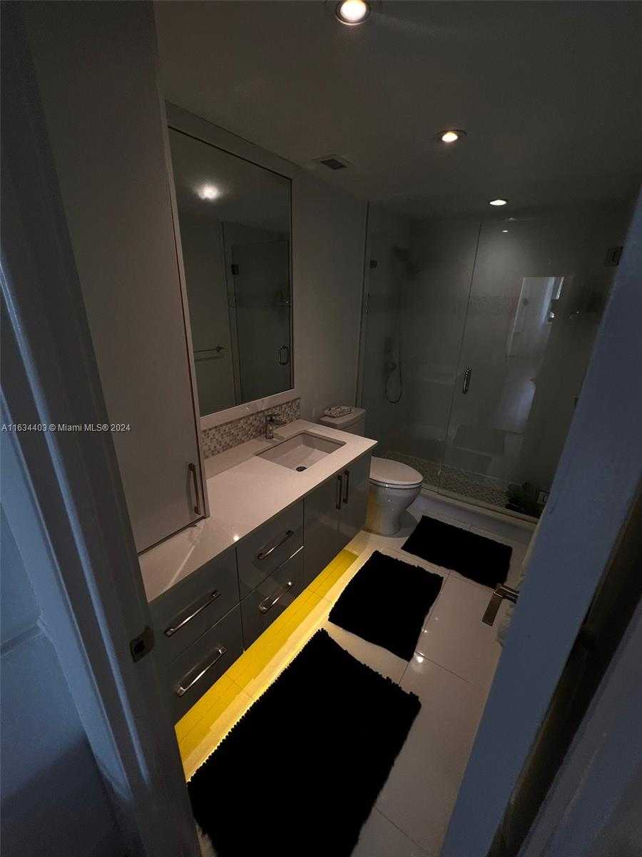 Small Image of 500 BAYVIEW DR #1021, Sunny Isles Beach Number 15