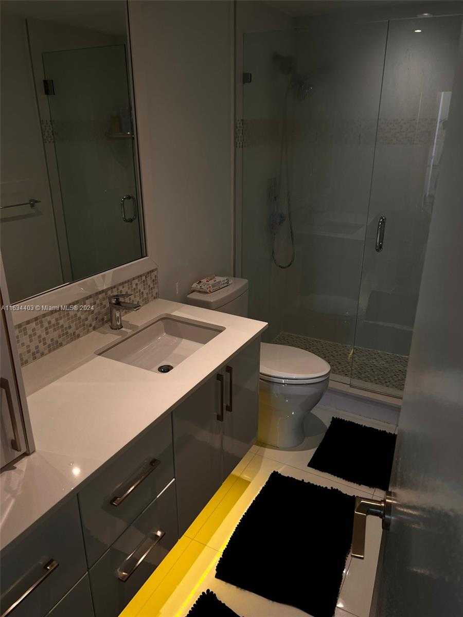 Small Image of 500 BAYVIEW DR #1021, Sunny Isles Beach Number 16