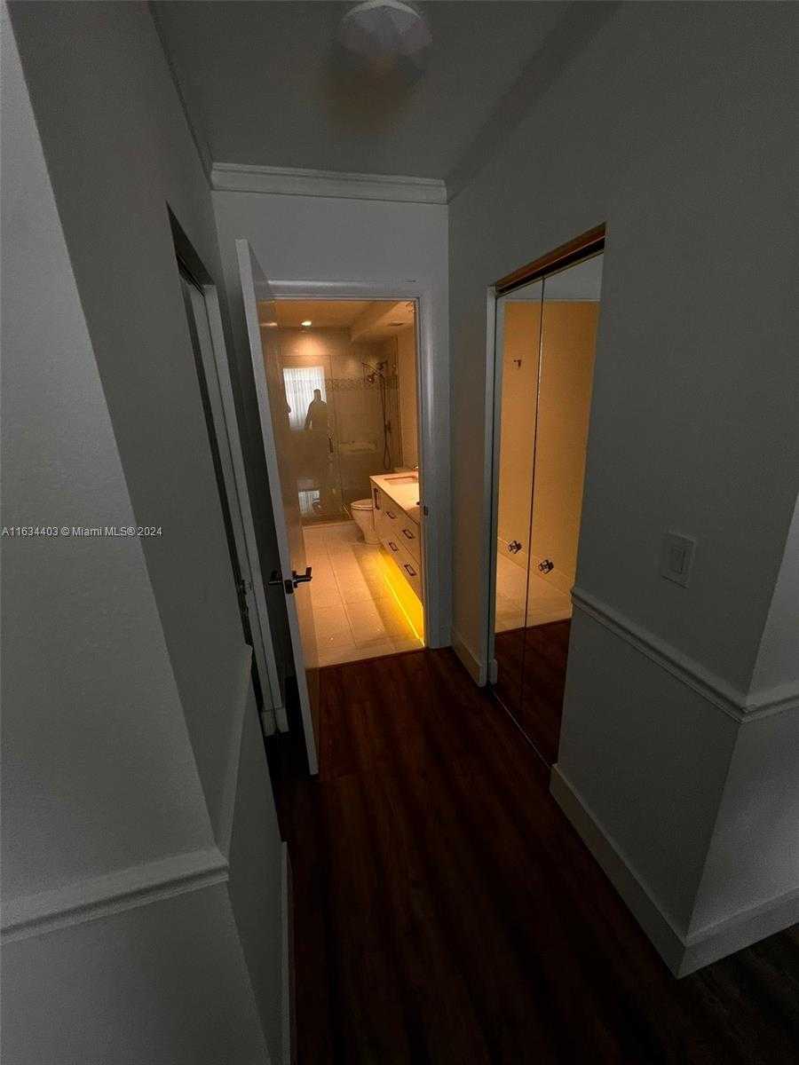 Small Image of 500 BAYVIEW DR #1021, Sunny Isles Beach Number 17
