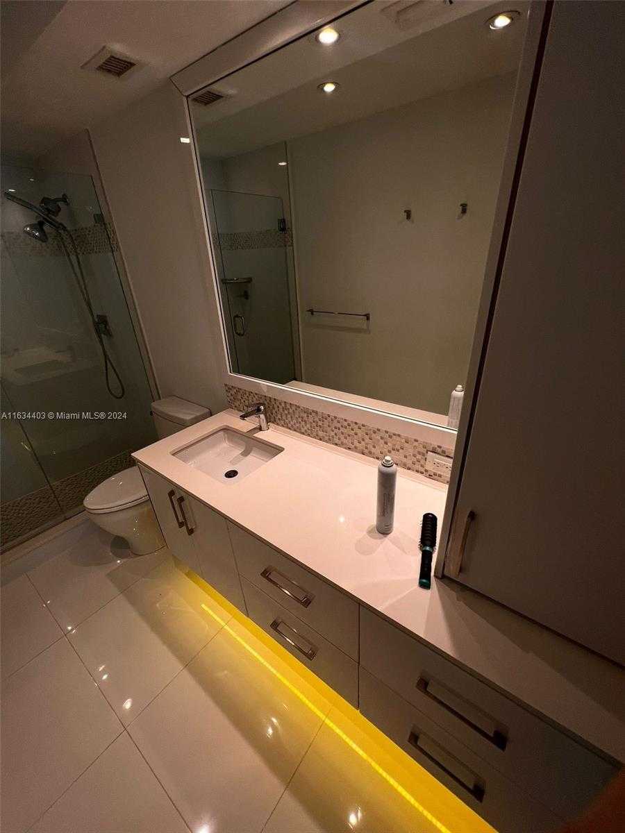 Small Image of 500 BAYVIEW DR #1021, Sunny Isles Beach Number 26