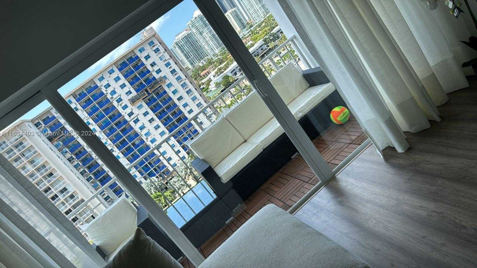 Small Image of 500 BAYVIEW DR #1021, Sunny Isles Beach Number 32