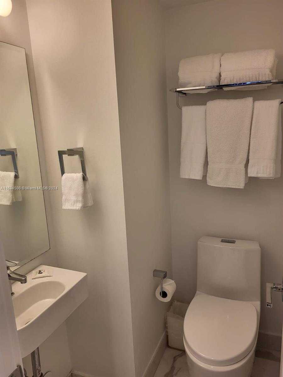 Small Image of 2951 SOUTH BAYSHORE DR #1109, Miami Number 12