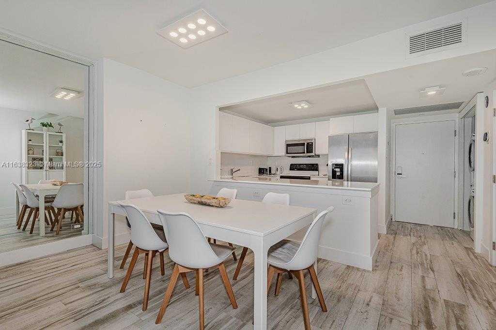 Small Image of 2301 COLLINS AVE #604, Miami Beach Number 14