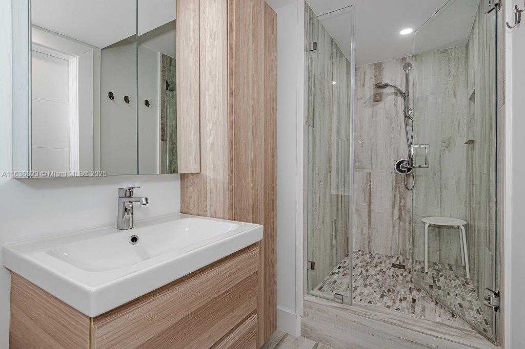 Small Image of 2301 COLLINS AVE #604, Miami Beach Number 19