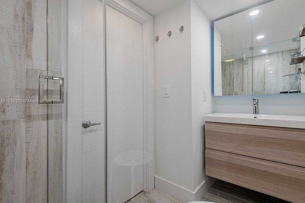 Small Image of 2301 COLLINS AVE #604, Miami Beach Number 23