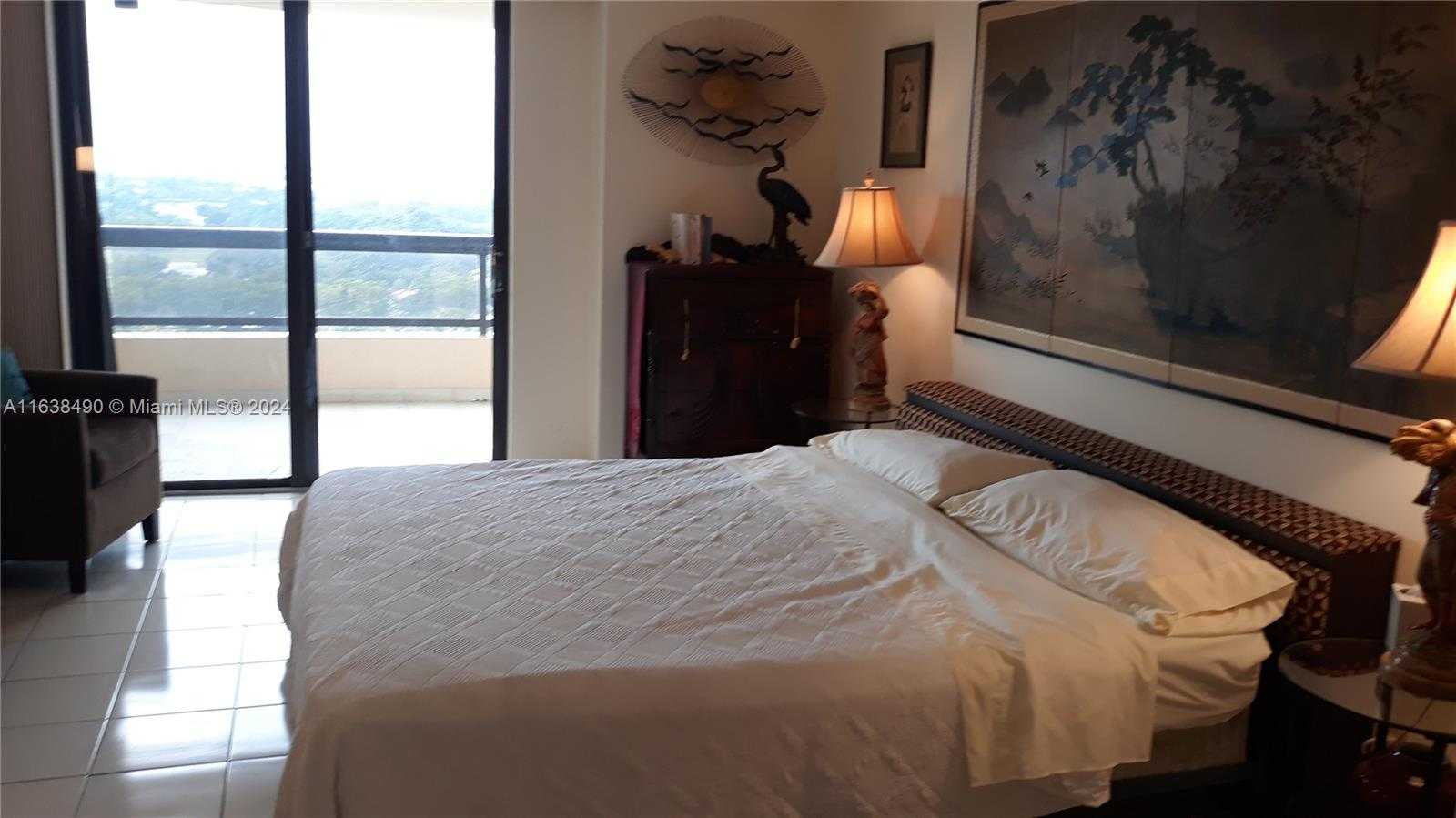 Small Image of 2555 COLLINS AVE #1808, Miami Beach Number 8