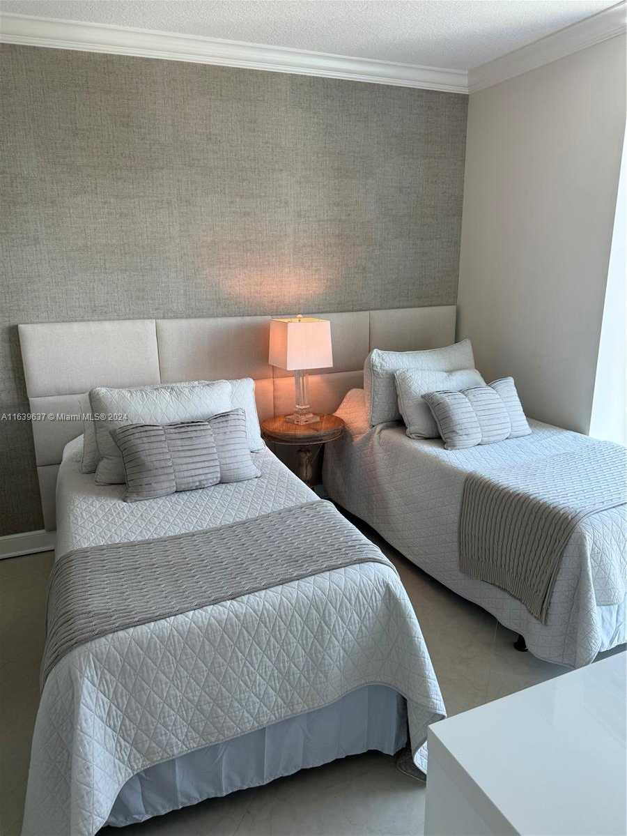 Small Image of 3370 HIDDEN BAY DR #2213, Aventura Number 12