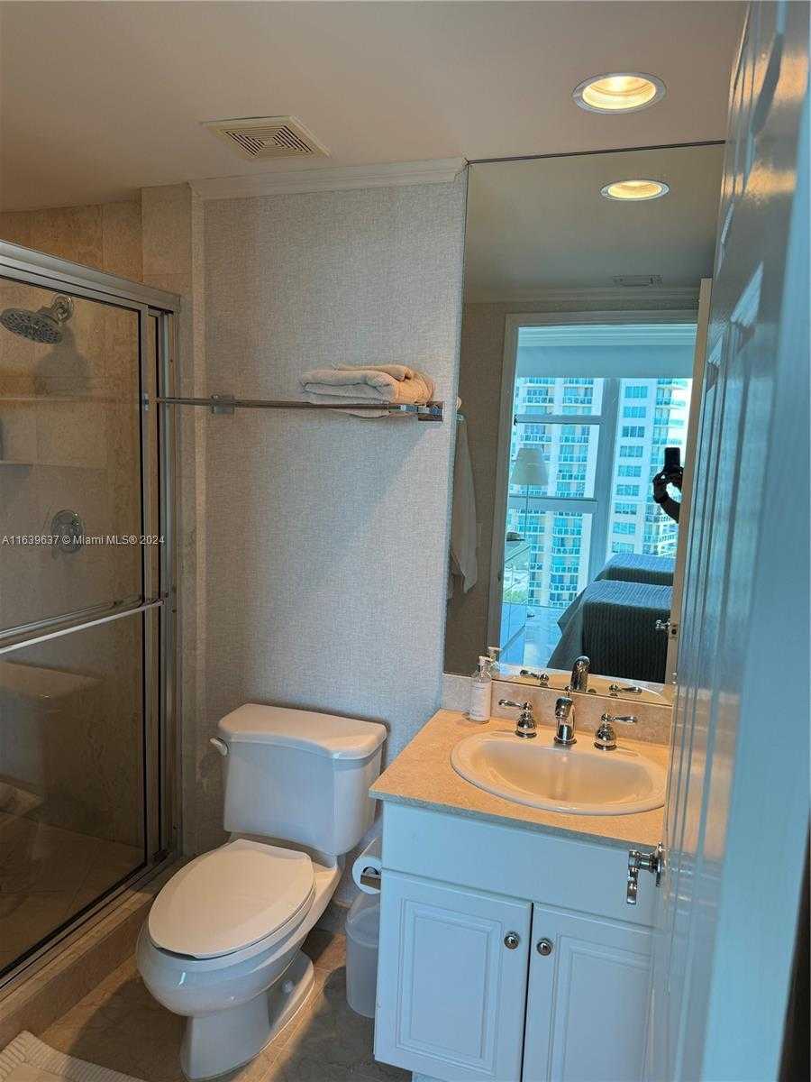 Small Image of 3370 HIDDEN BAY DR #2213, Aventura Number 5