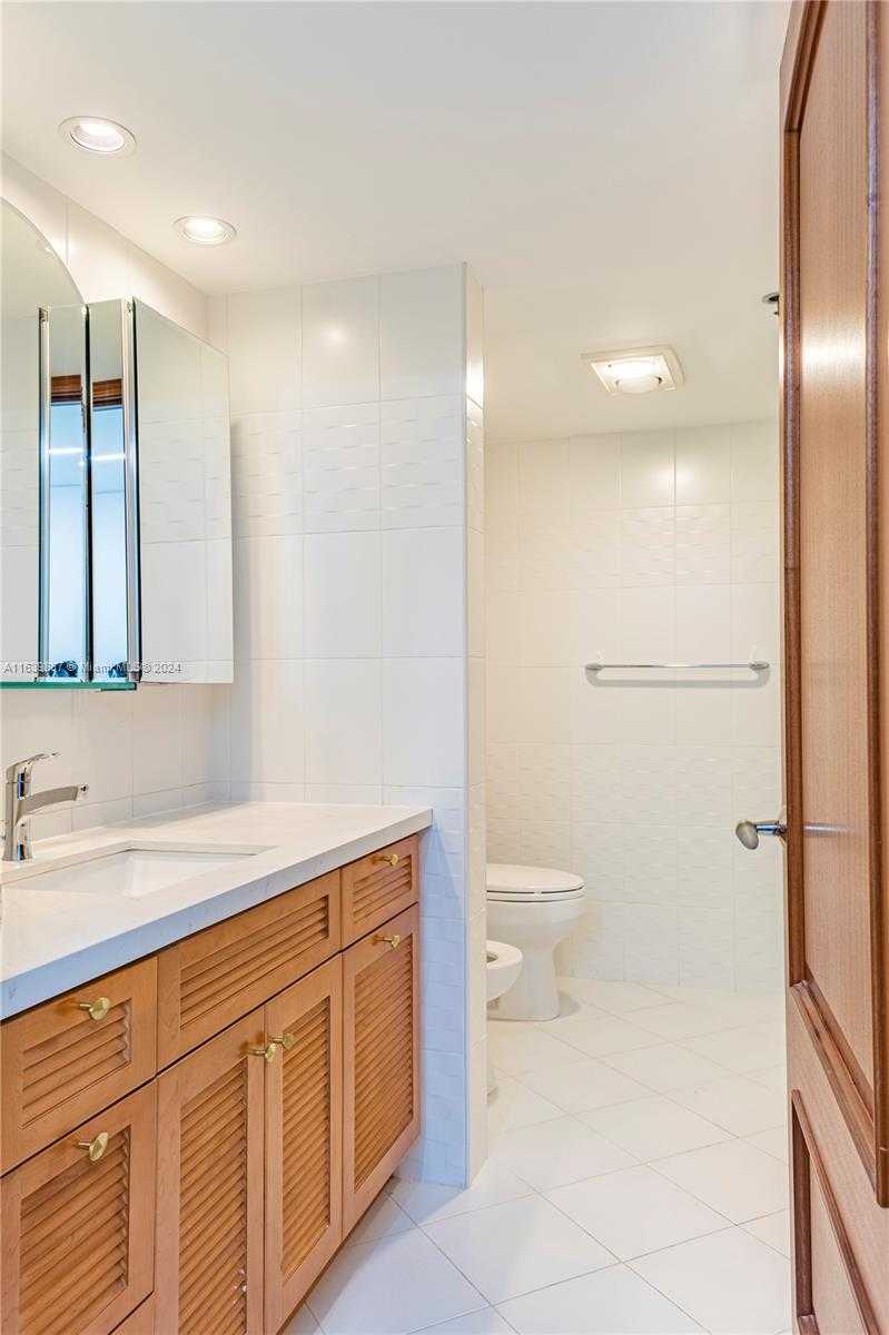 Small Image of 251 CRANDON BLVD #424, Key Biscayne Number 24