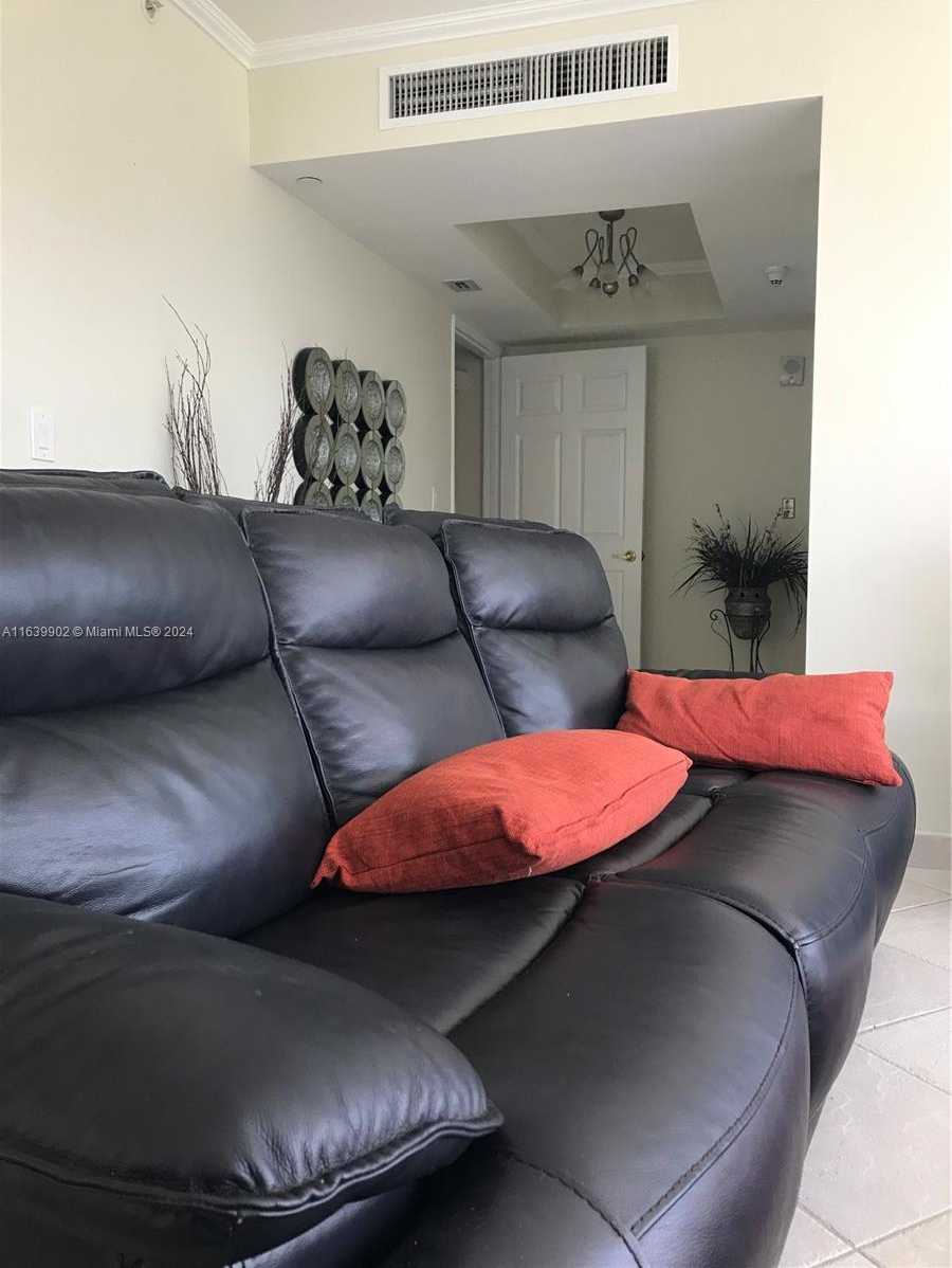 Small Image of 18671 Collins Ave, Miami, FL 33160, USA Number 16