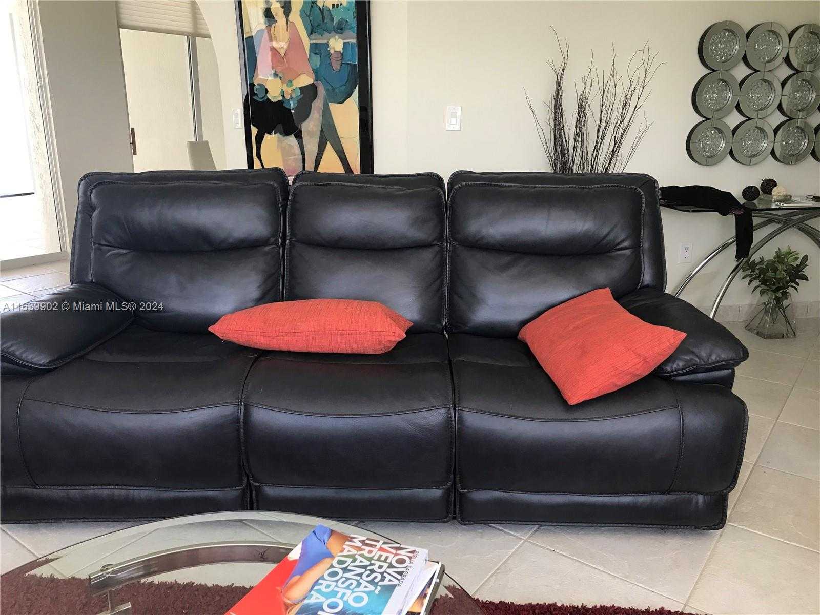 Small Image of 18671 Collins Ave, Miami, FL 33160, USA Number 17