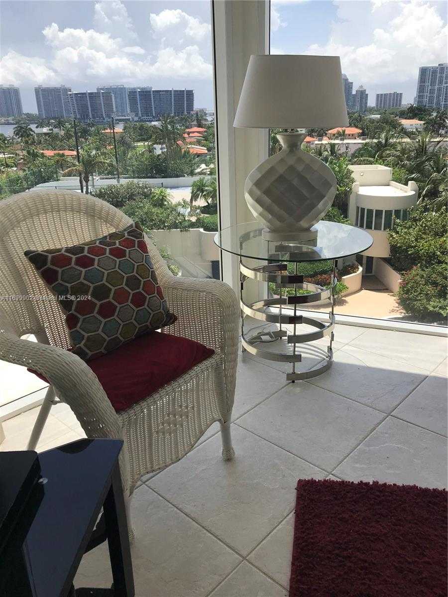 Small Image of 18671 Collins Ave, Miami, FL 33160, USA Number 18