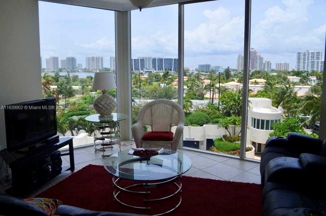 Small Image of 18671 Collins Ave, Miami, FL 33160, USA Number 19