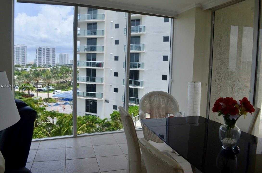 Small Image of 18671 Collins Ave, Miami, FL 33160, USA Number 22