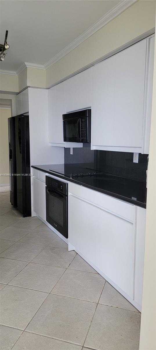 Small Image of 18671 Collins Ave, Miami, FL 33160, USA Number 25