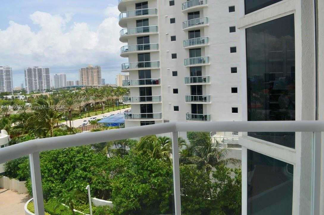 Small Image of 18671 Collins Ave, Miami, FL 33160, USA Number 29