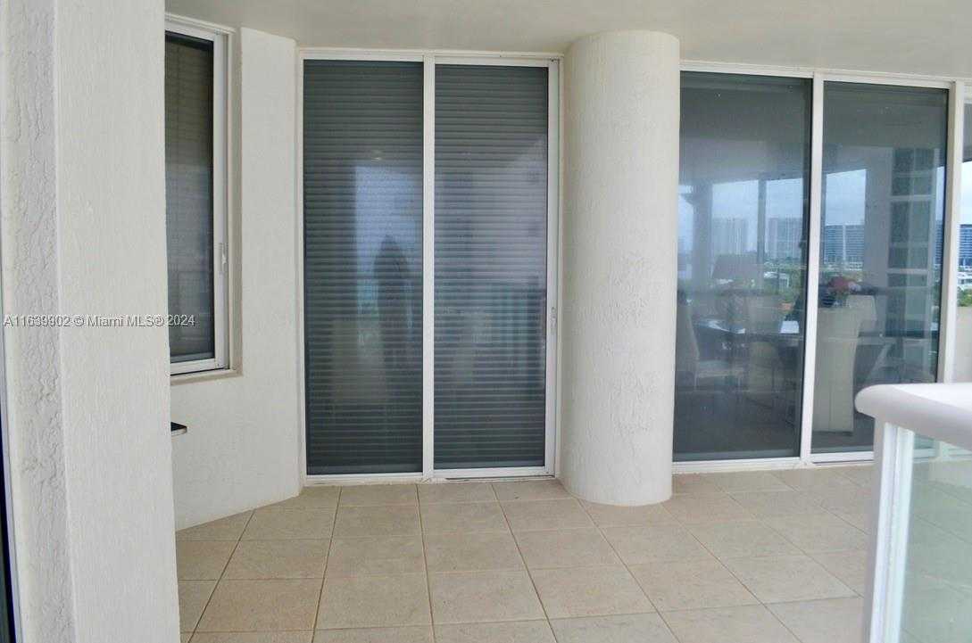 Small Image of 18671 Collins Ave, Miami, FL 33160, USA Number 30
