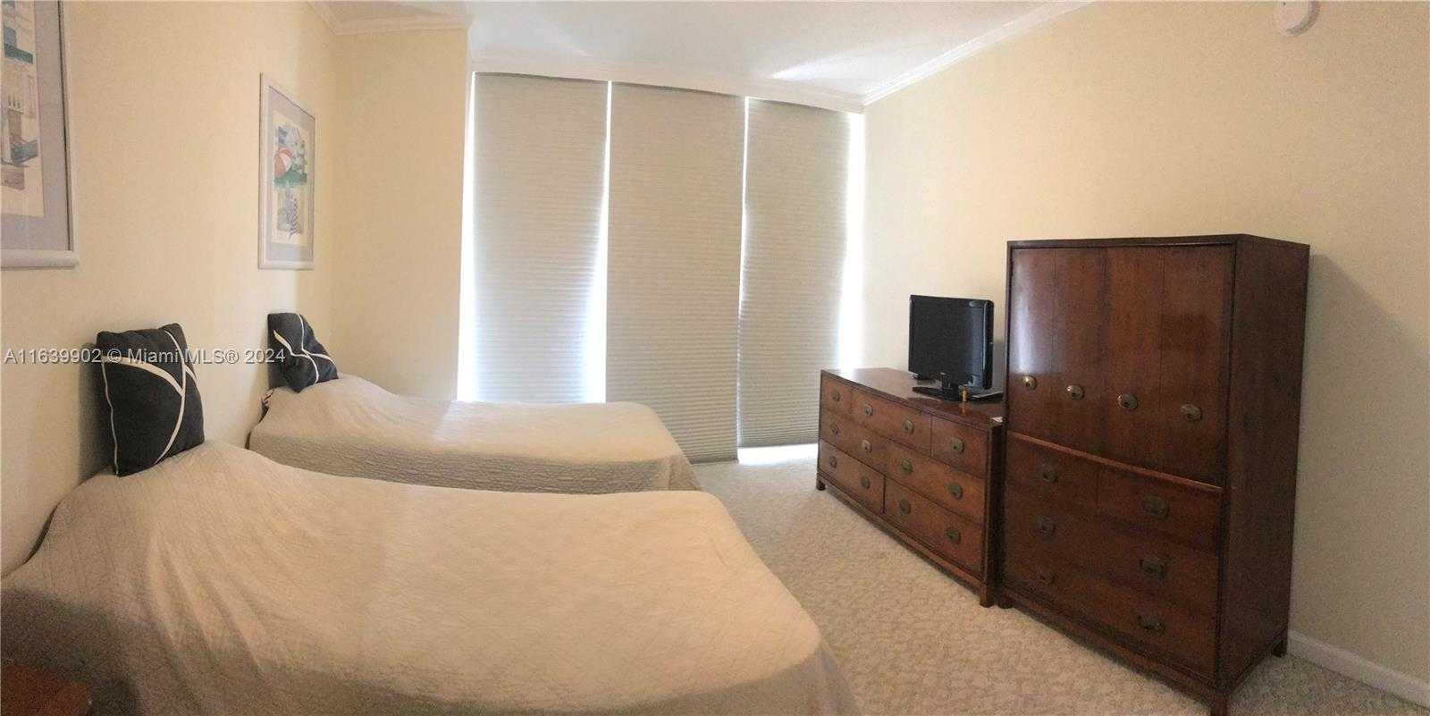 Small Image of 18671 Collins Ave, Miami, FL 33160, USA Number 41
