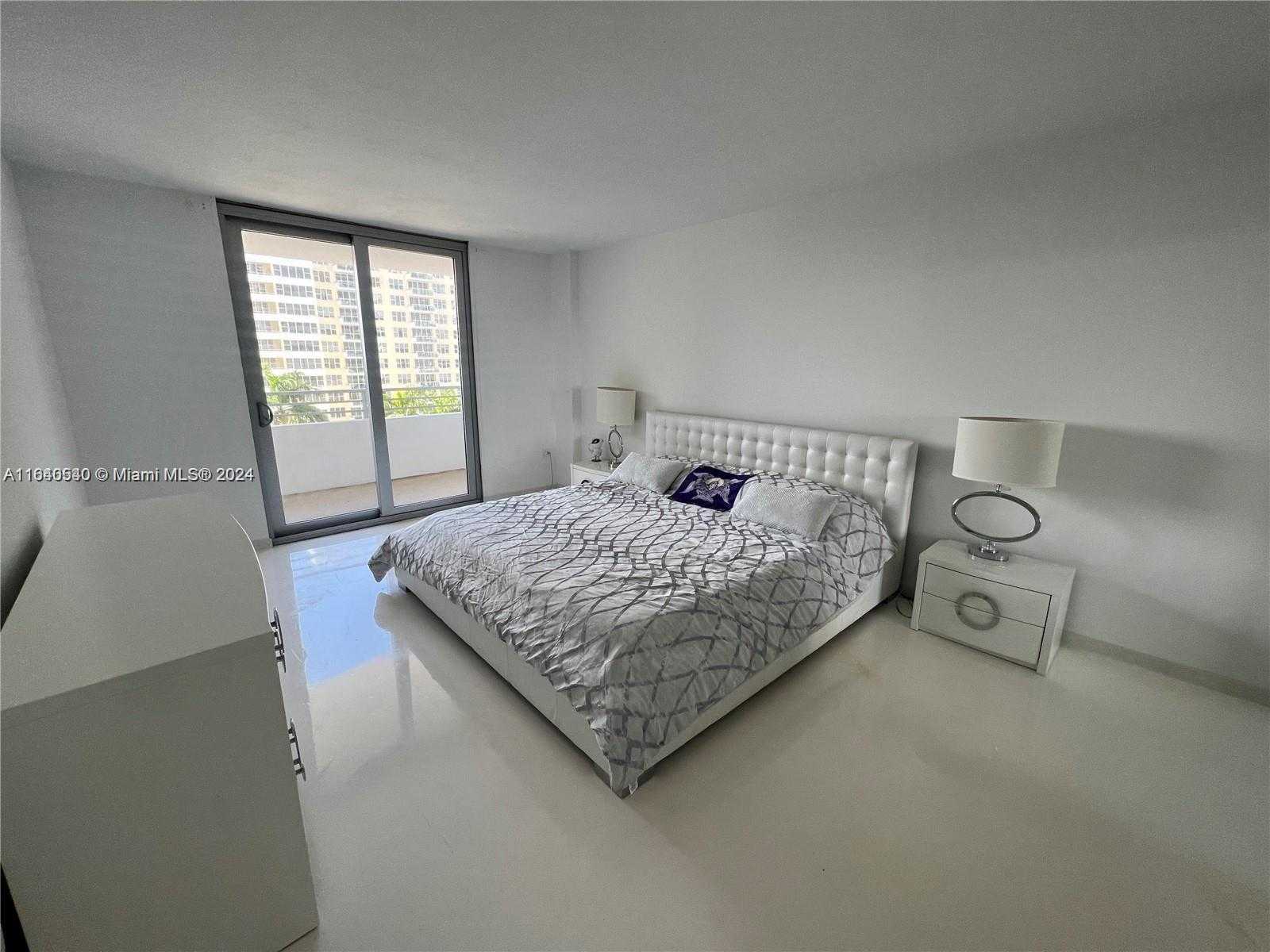 Small Image of 5555 COLLINS AVE #7T, Miami Beach Number 10