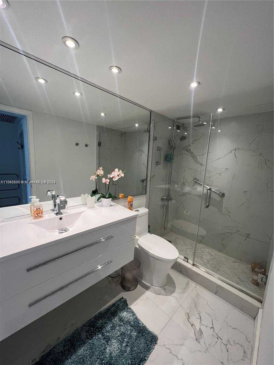 Small Image of 5555 COLLINS AVE #7T, Miami Beach Number 12