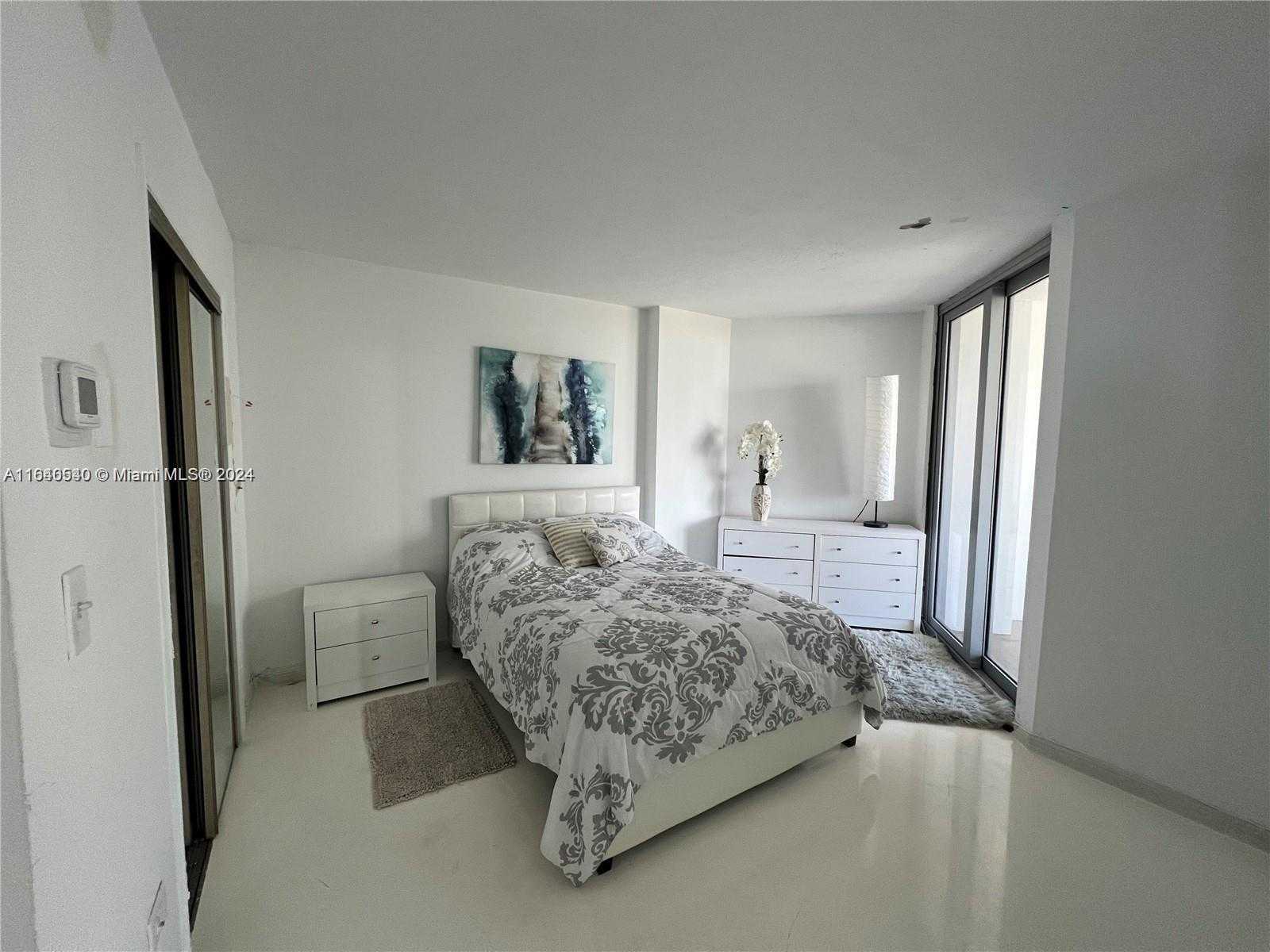 Small Image of 5555 COLLINS AVE #7T, Miami Beach Number 15