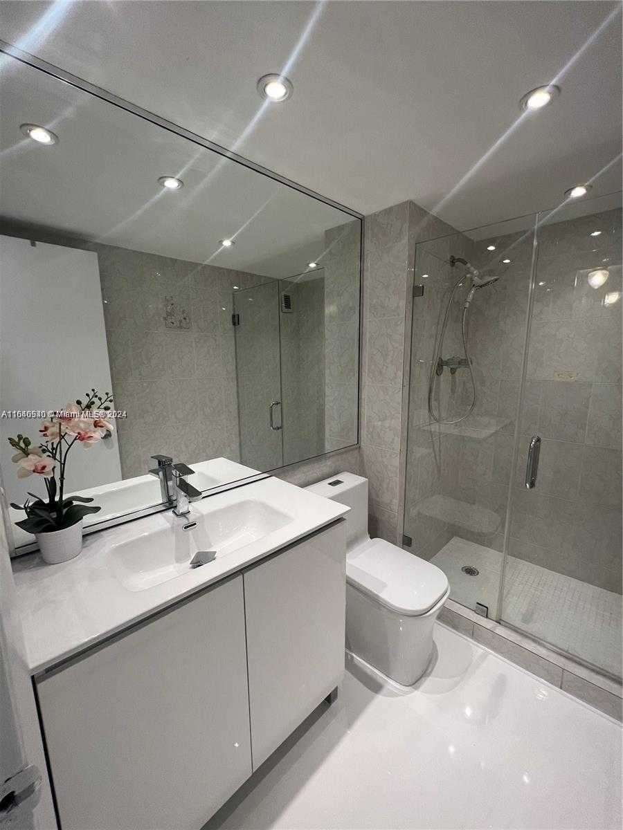 Small Image of 5555 COLLINS AVE #7T, Miami Beach Number 16