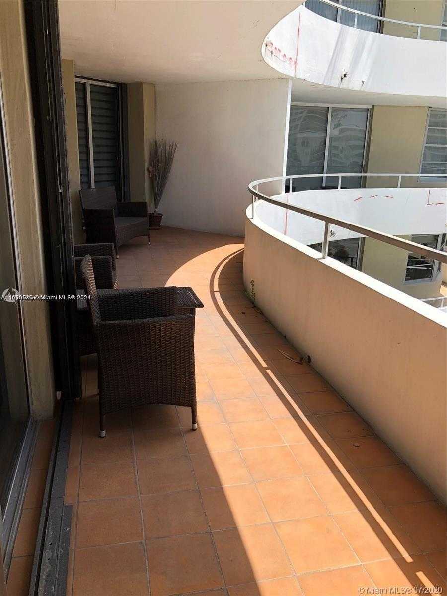 Small Image of 5555 COLLINS AVE #7T, Miami Beach Number 17