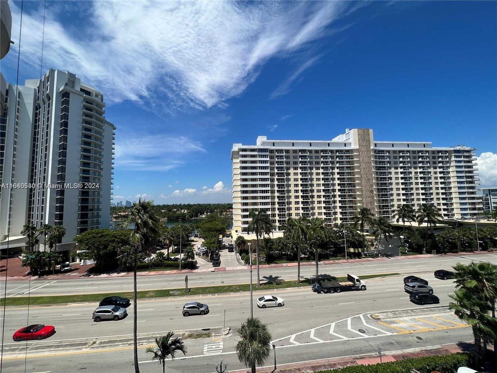 Small Image of 5555 COLLINS AVE #7T, Miami Beach Number 2