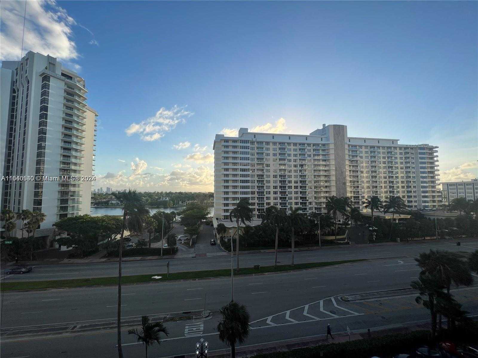 Small Image of 5555 COLLINS AVE #7T, Miami Beach Number 20