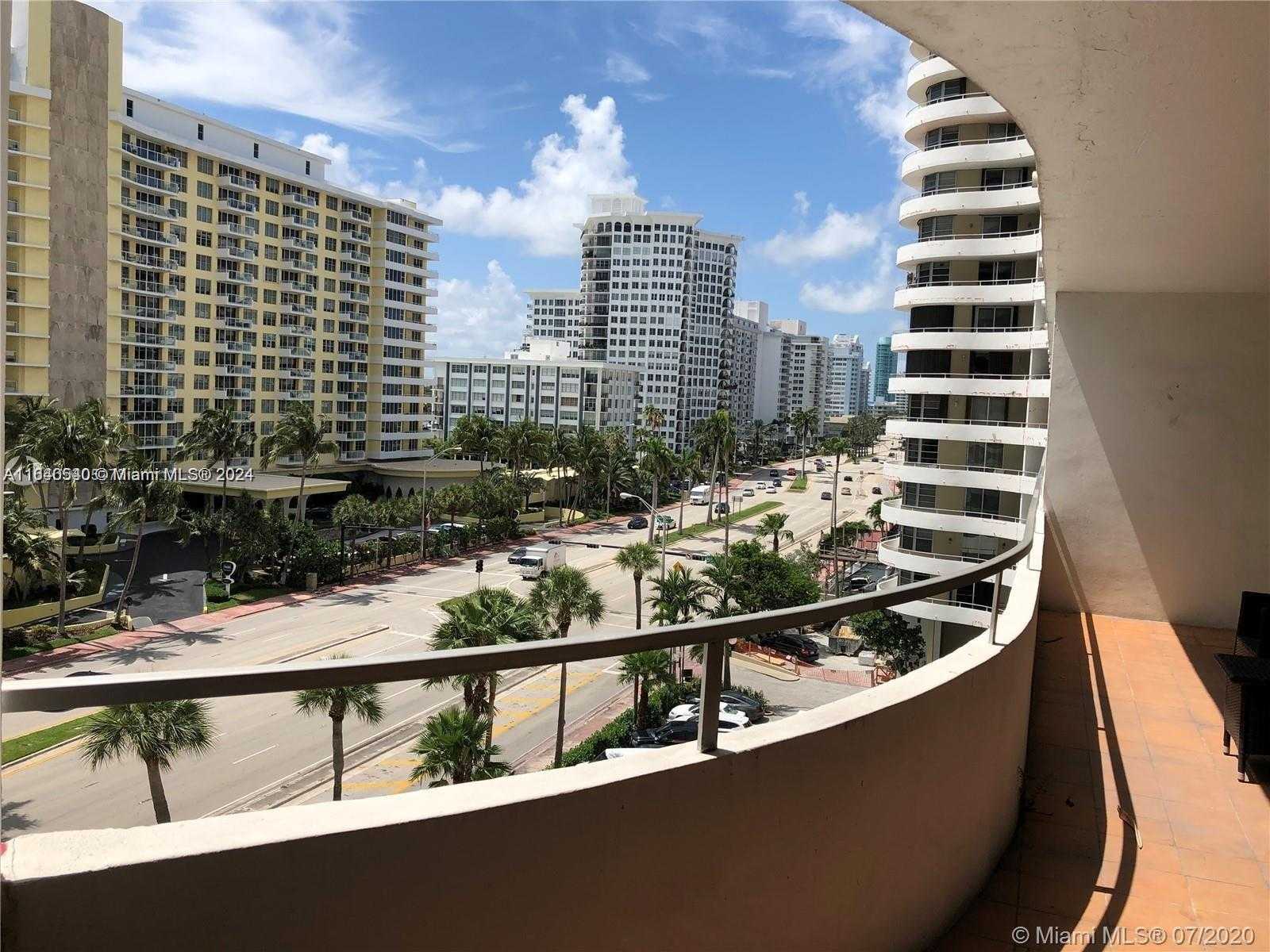 Small Image of 5555 COLLINS AVE #7T, Miami Beach Number 3
