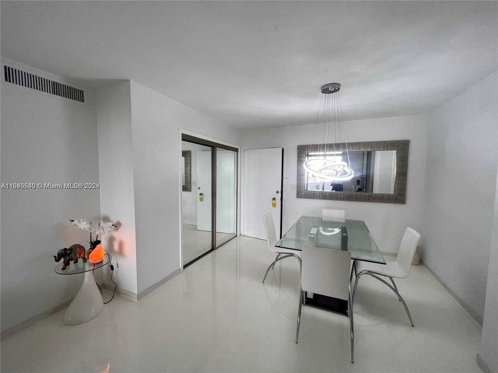 Small Image of 5555 COLLINS AVE #7T, Miami Beach Number 4