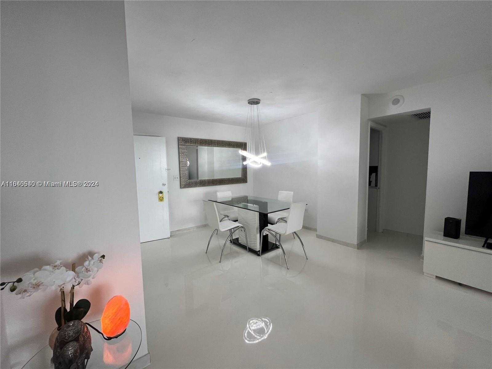 Small Image of 5555 COLLINS AVE #7T, Miami Beach Number 6