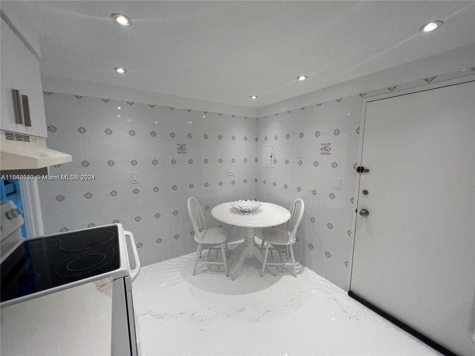 Small Image of 5555 COLLINS AVE #7T, Miami Beach Number 8